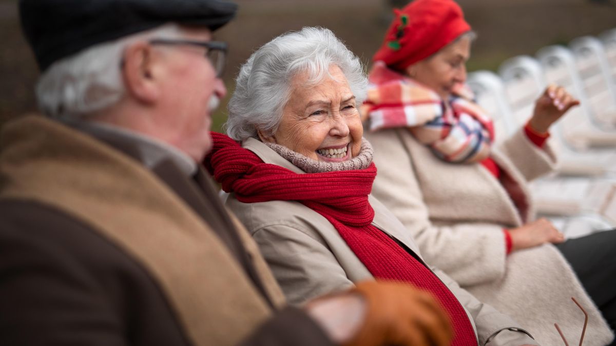 Britové by měli jít do důchodu až v 71 letech, aby se udržel počet pracujících na seniory